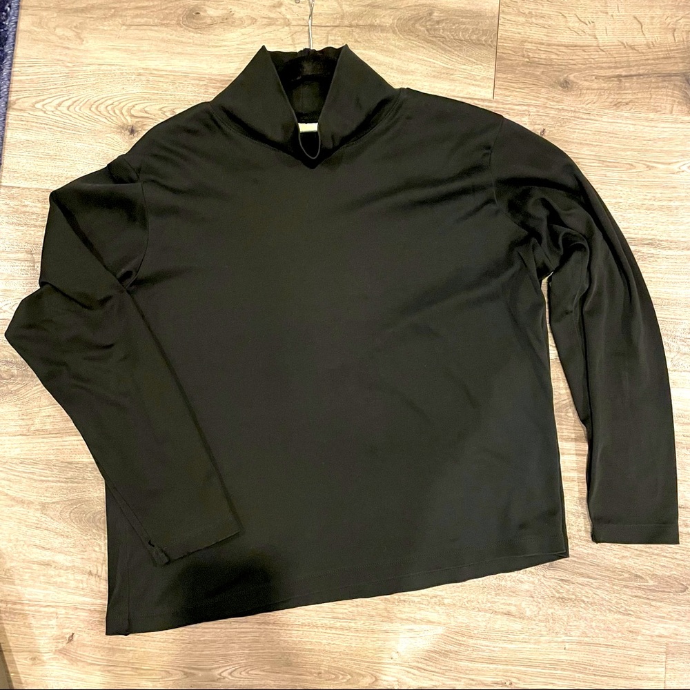 EUC LL Bean Simple Lightweight Women’s Turtleneck Top Black Sz XL